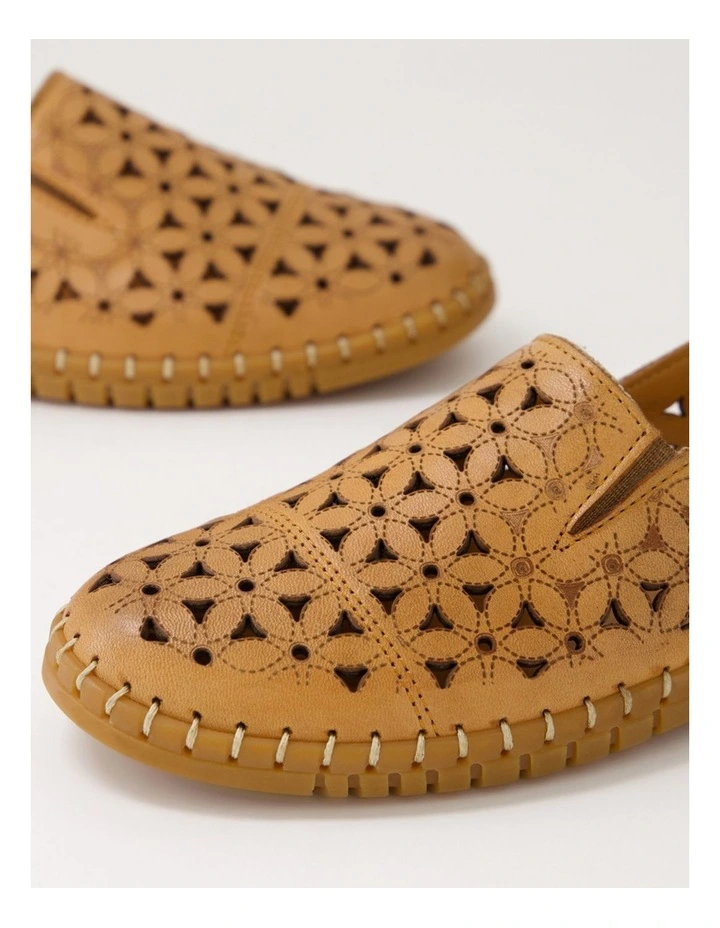 Bondie Tan Leather Loafers image 5
