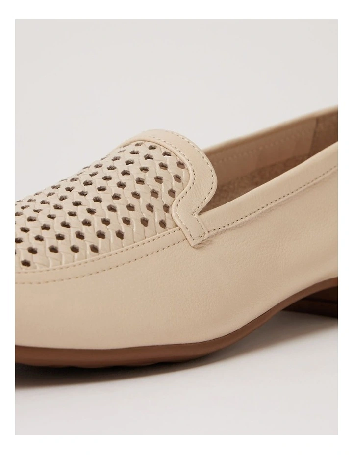 Tillis Cream Leather Flat Shoes image 5