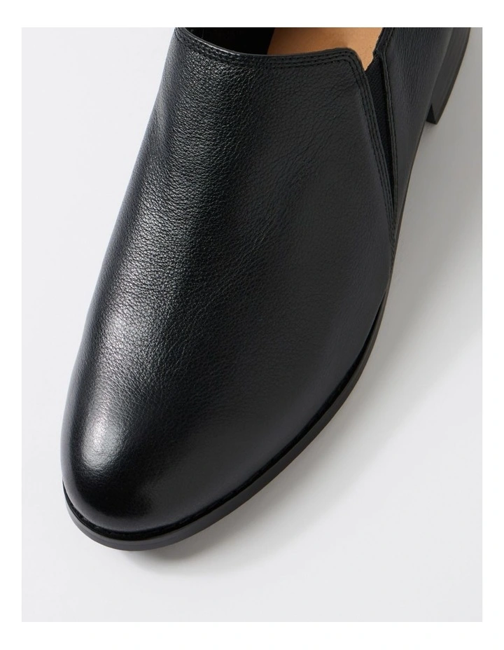 Beamie Black Leather Flat Shoes image 4