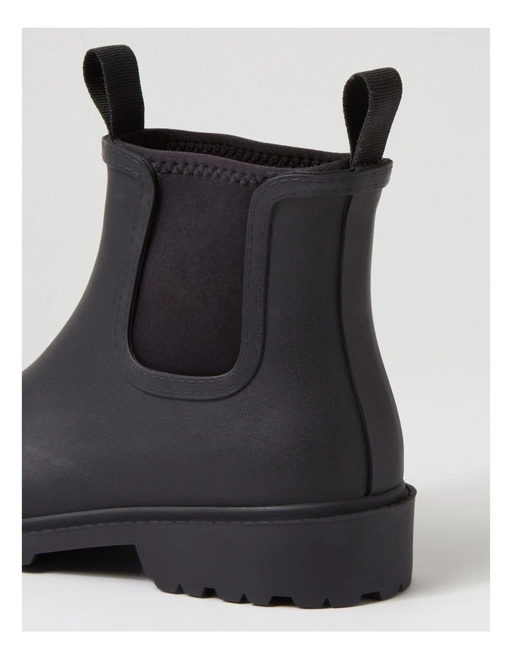 Splashy Black Gumboots image 5