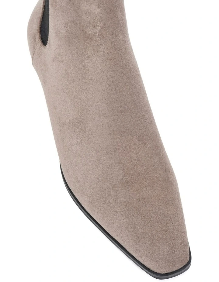 DESTA - Dove Suede image 4