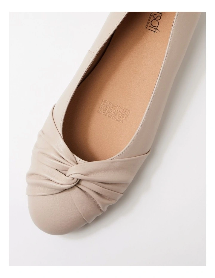 Blackelys Oatmilk Leather Flat Shoes image 4