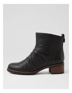 Gardin Black Leather Ankle Boots