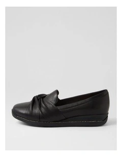Inies Black Leather Flat Shoes