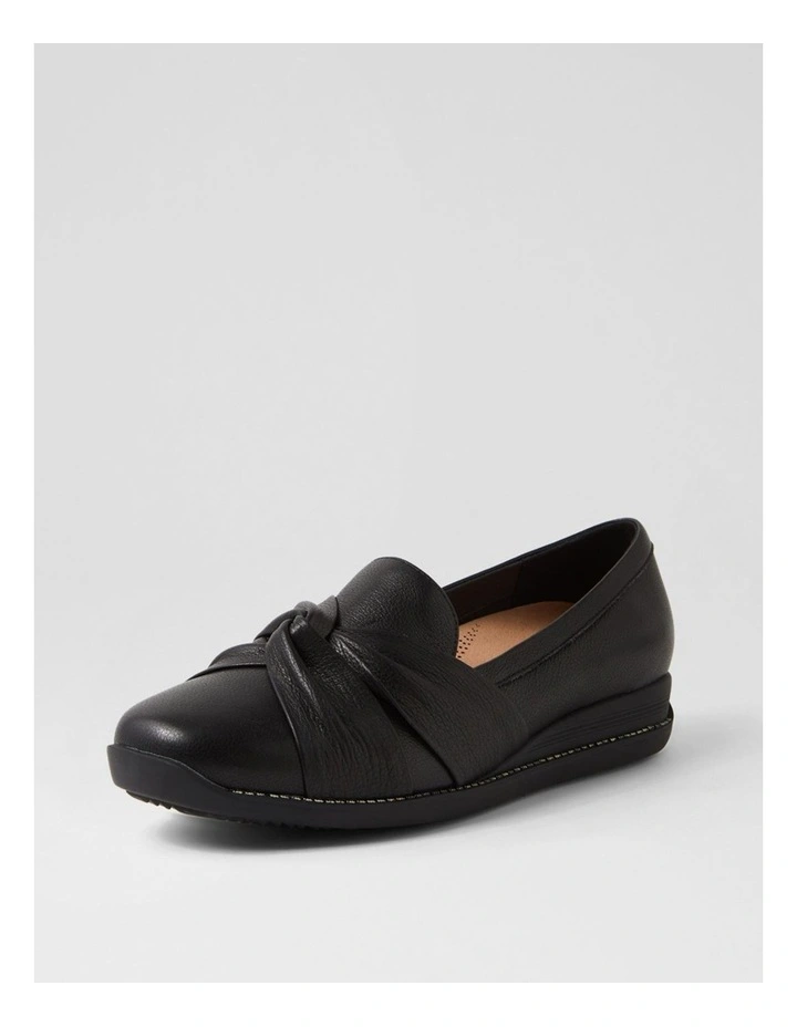 Inies Black Leather Flat Shoes image 2