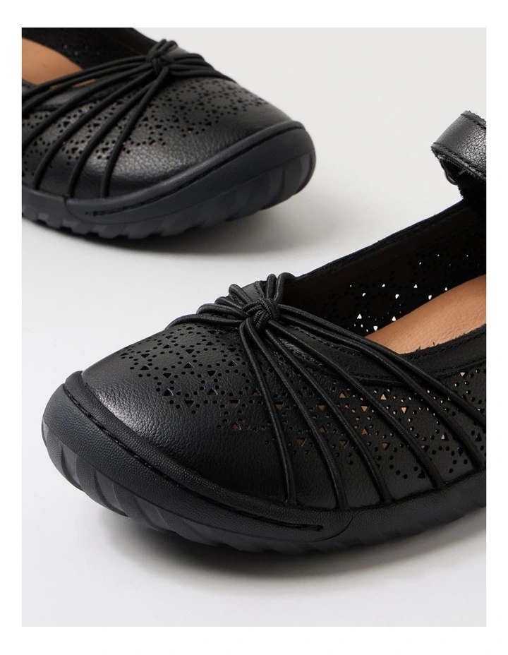 Tayie Black Leather Flat Shoes image 5