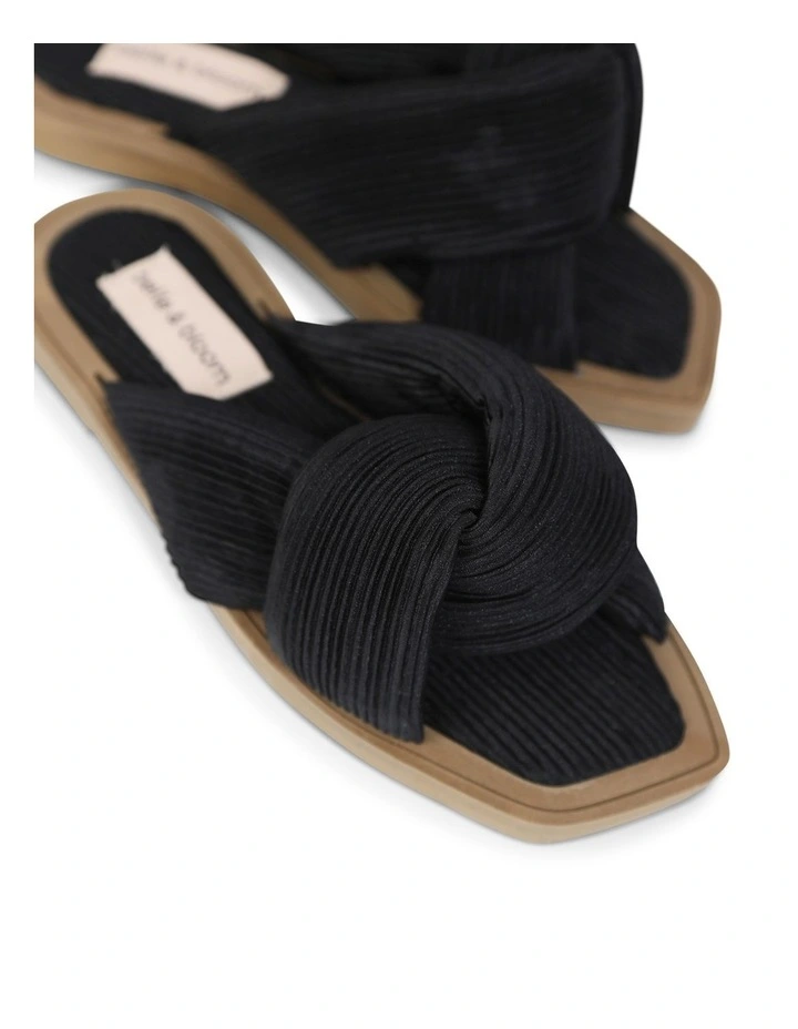 Oblivion Slides in Black image 6