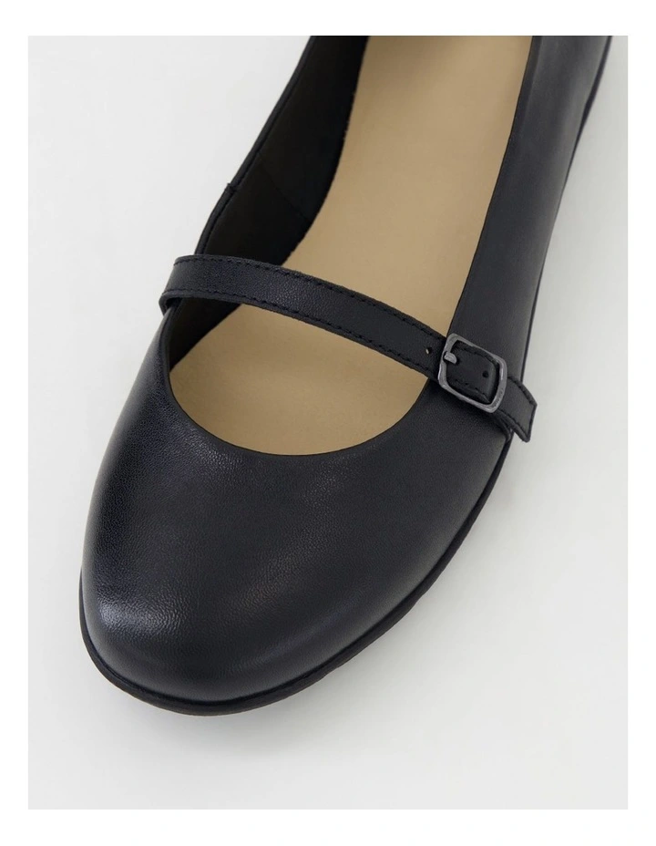 Hillie Black Leather Flat Shoes image 4