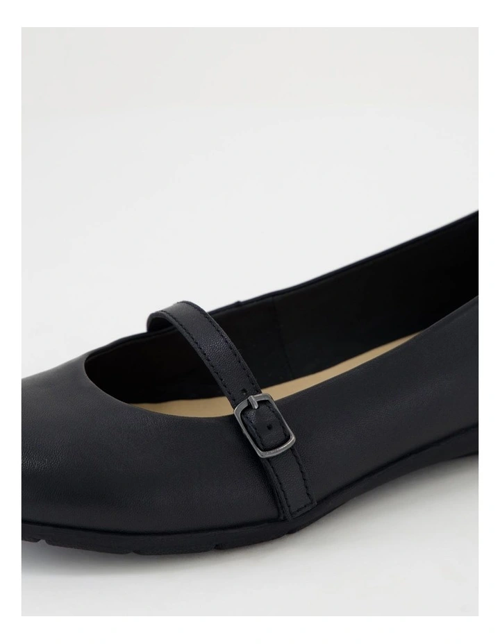 Hillie Black Leather Flat Shoes image 5