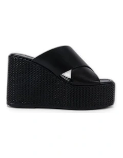 Wiletta in Black