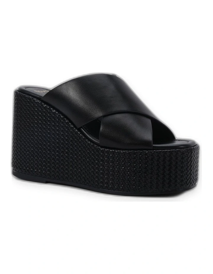 Wiletta in Black image 2