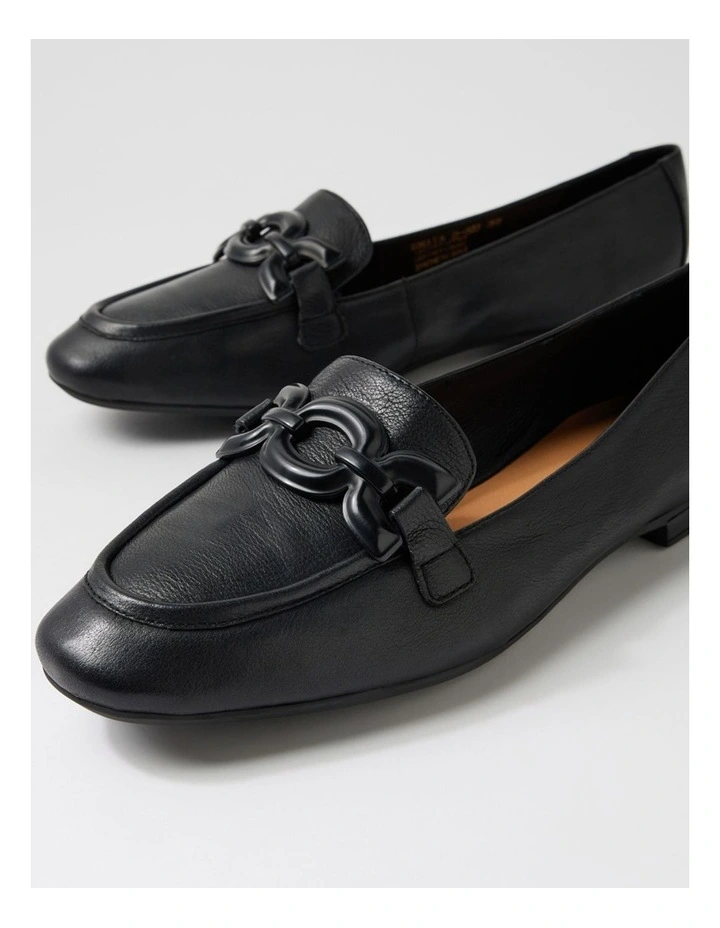 Umaya D Black Leather Flat Shoes image 5