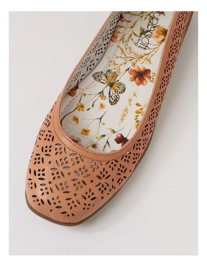 Carlinas Dark Tan Leather Flat Shoes image 4