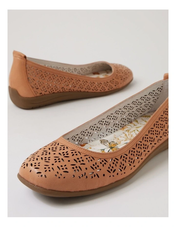 Carlinas Dark Tan Leather Flat Shoes image 5