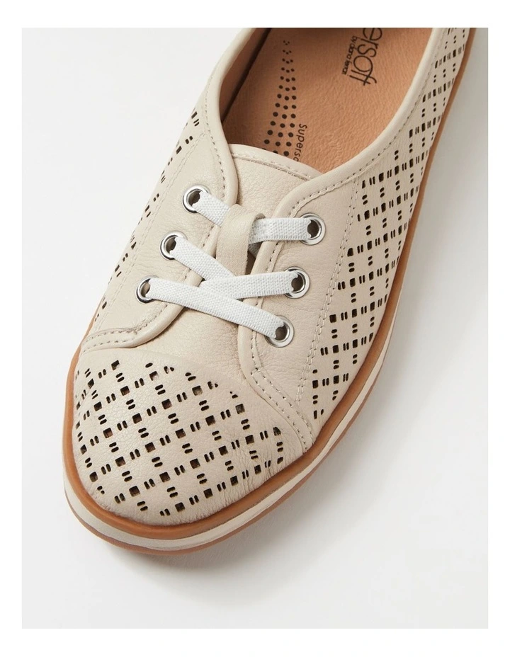 Arrinest Almond Gum Leather Sneakers image 4