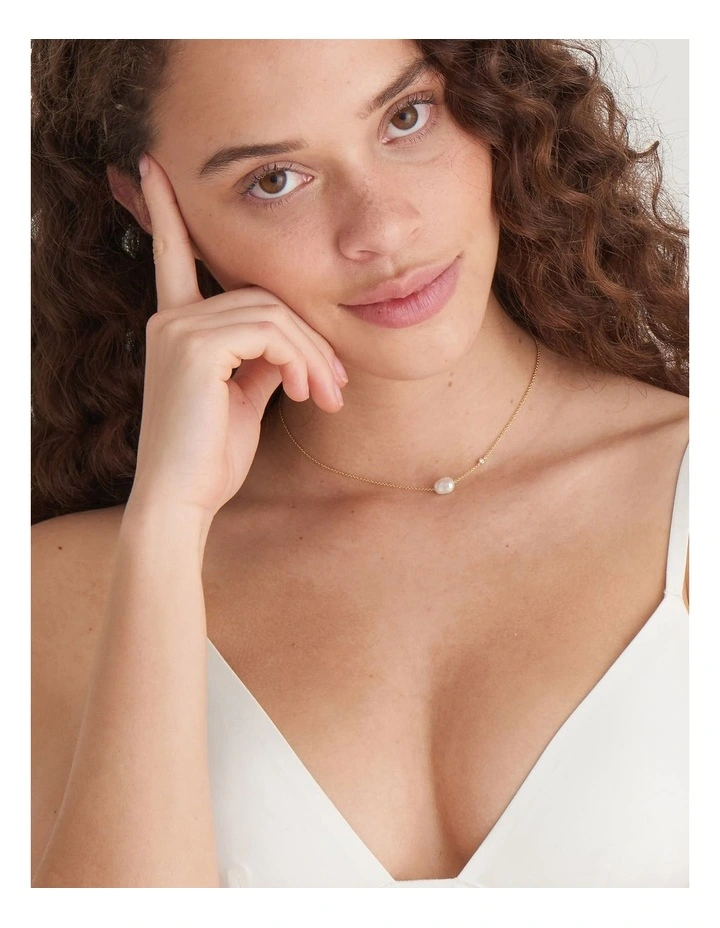 Pearl Necklace Gold image 2