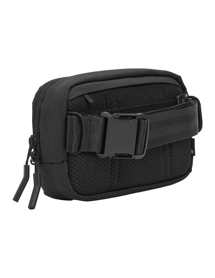 Incase Crosstown Sling - Black [INCO400800-BLK] image 2