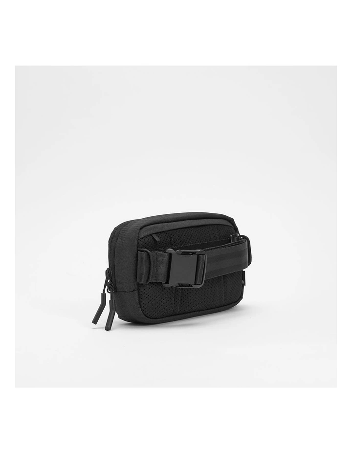 Incase Crosstown Sling - Black [INCO400800-BLK] image 2