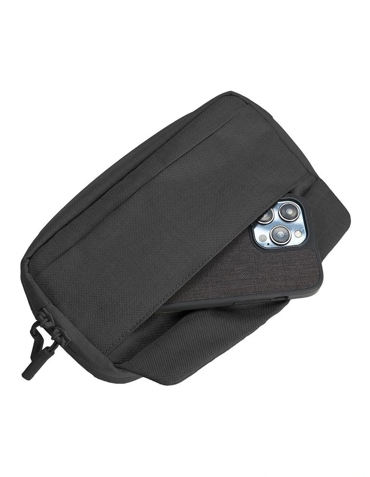 Incase Crosstown Sling - Black [INCO400800-BLK] image 4