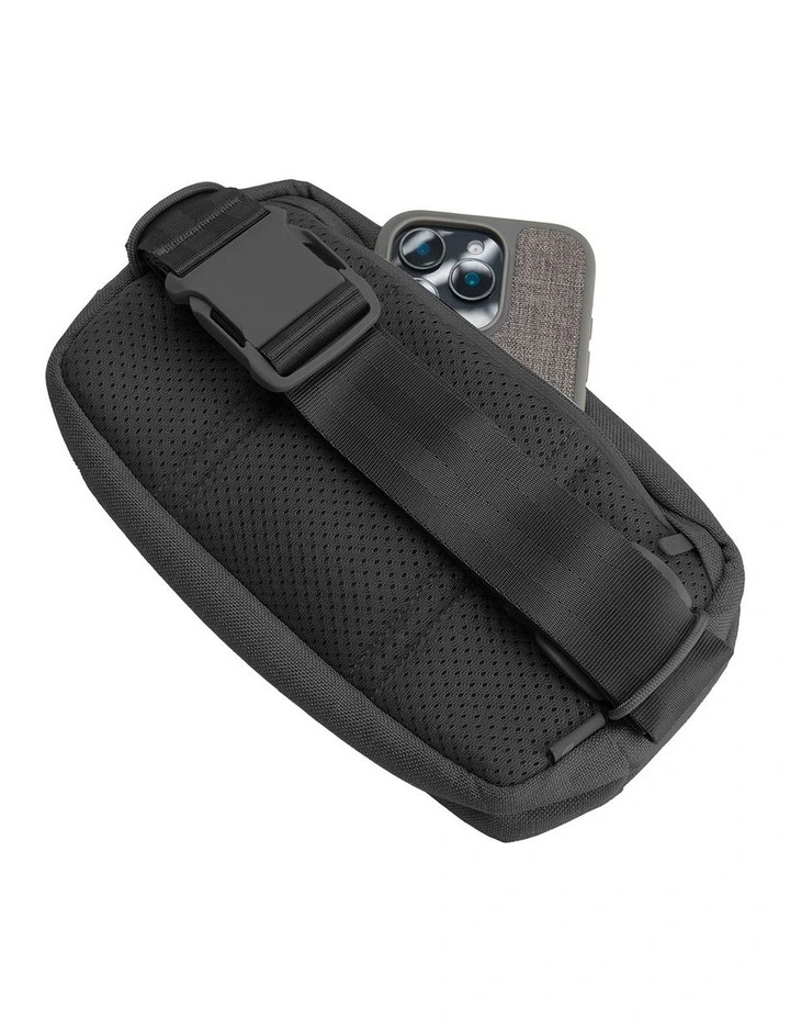 Incase Crosstown Sling - Black [INCO400800-BLK] image 6
