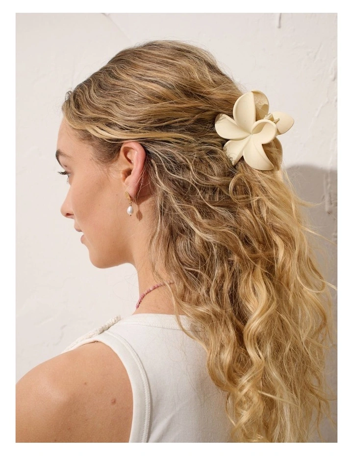 Hibiscus Matte Flower Claw Clip - Beige image 3