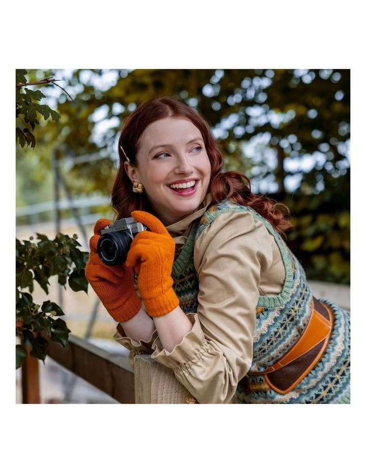 Dents Womens Cable Knit Cosy-Lined Gloves in Pumpkin Orange image 4