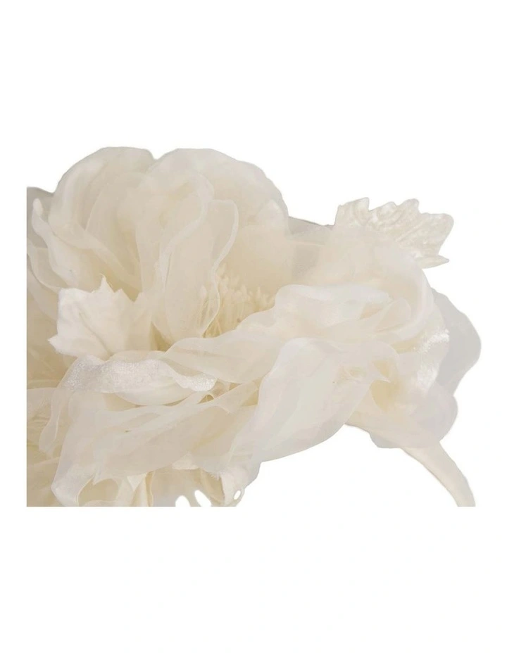 Ivory flower fascinator by Fillies Collection F653C image 2