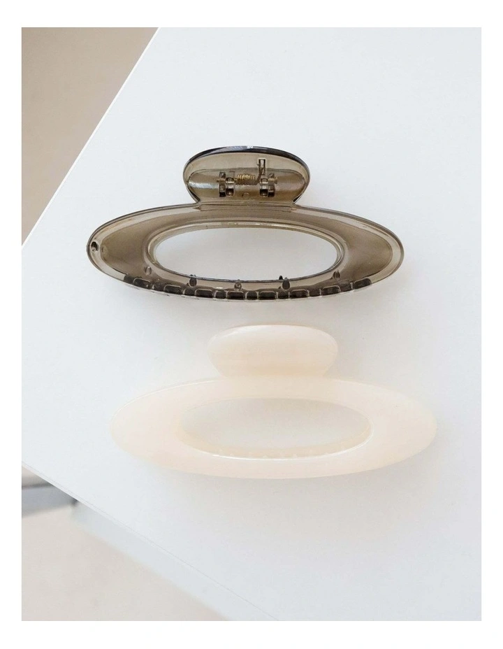 Rue Oval Hair Claw Clip - Cream image 3