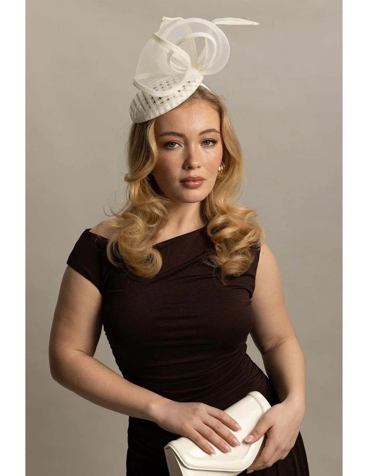 Pia Fascinator in Ivory White image 2