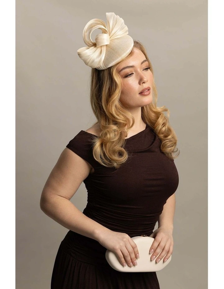Chantelle Fascinator in Natural Beige image 3