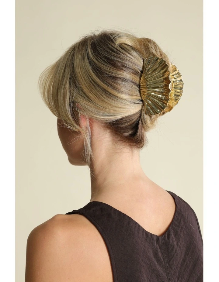 Nautilus Hair Claw in Gold image 2