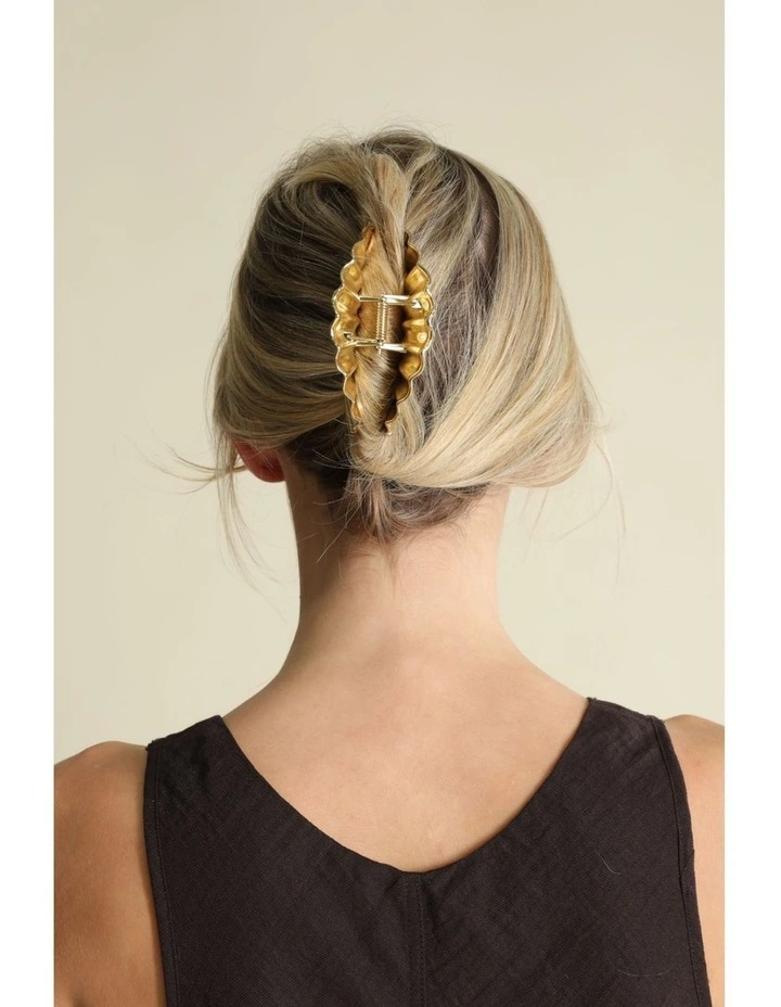 Nautilus Hair Claw in Gold image 3