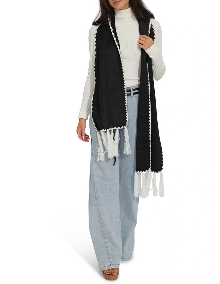 Mountain Side Scarf in Black image 5