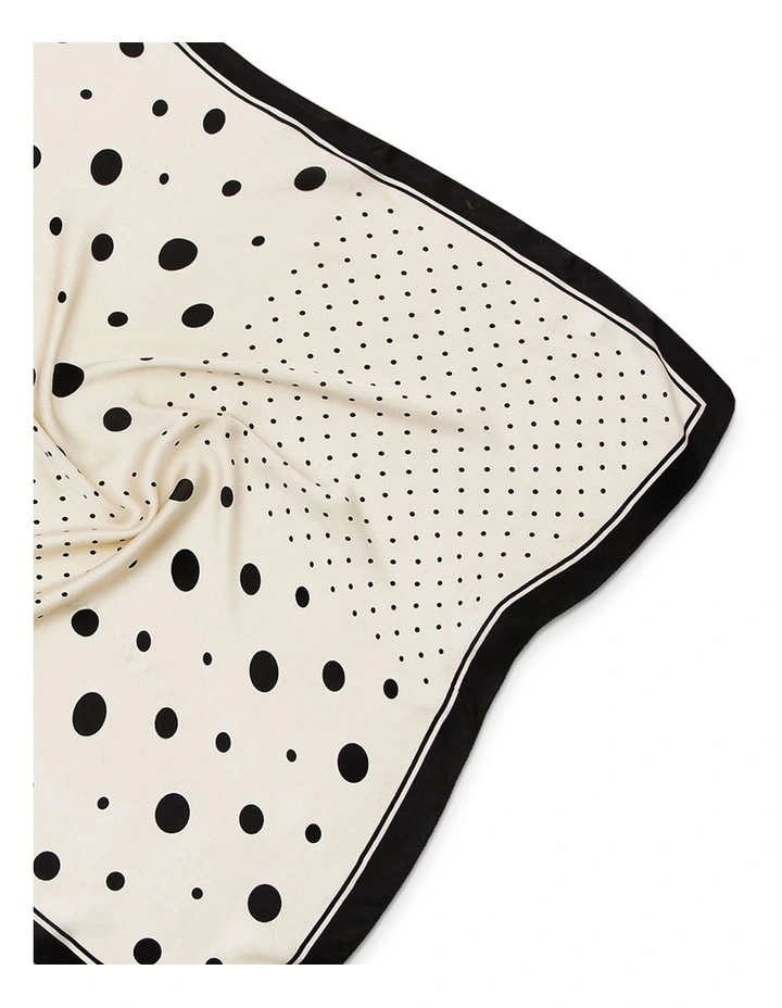 New Yorker Fashion Scarf image 4