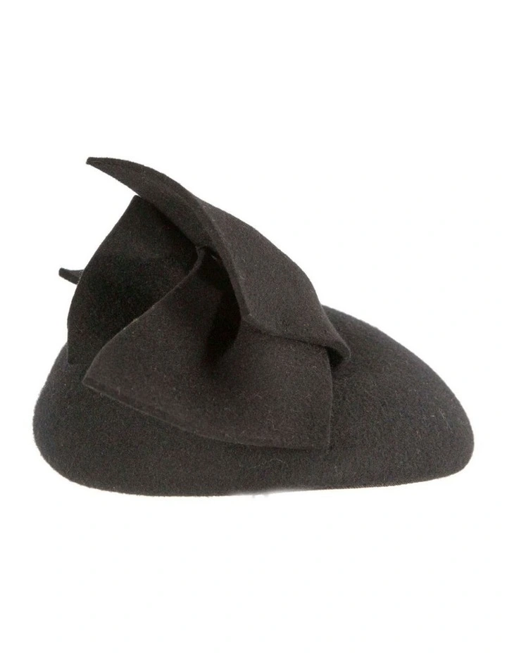 Black felt winter racing pillbox fascinator J434B image 3