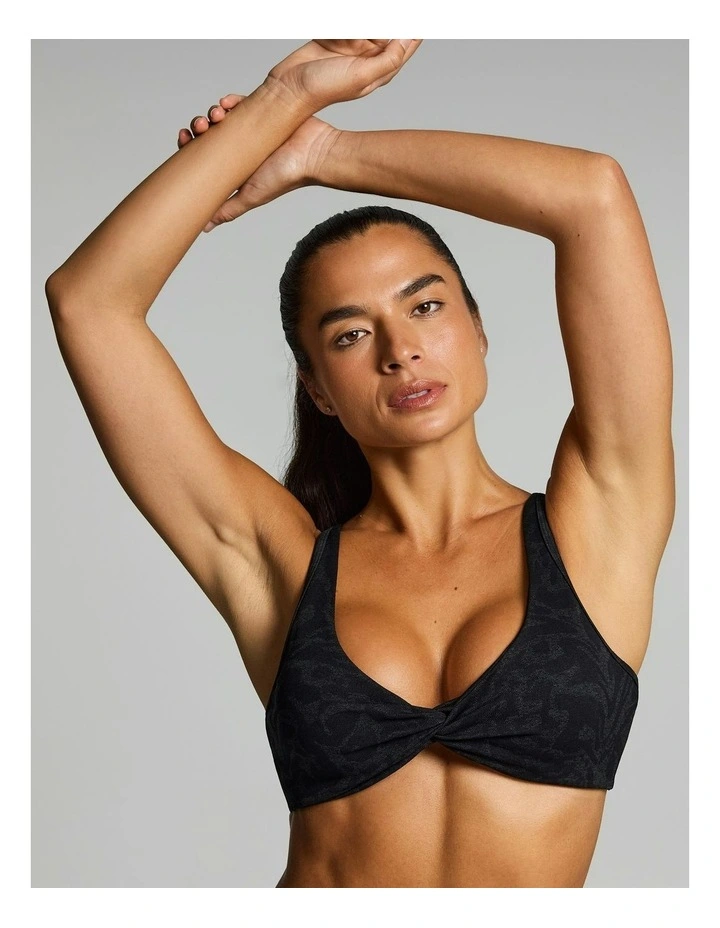 Seamless Twist Sports Bra Black Animal image 4