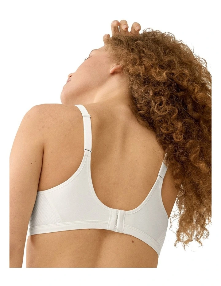 Dynamic Comfort Wirefree Moulded Minimiser Bra image 2