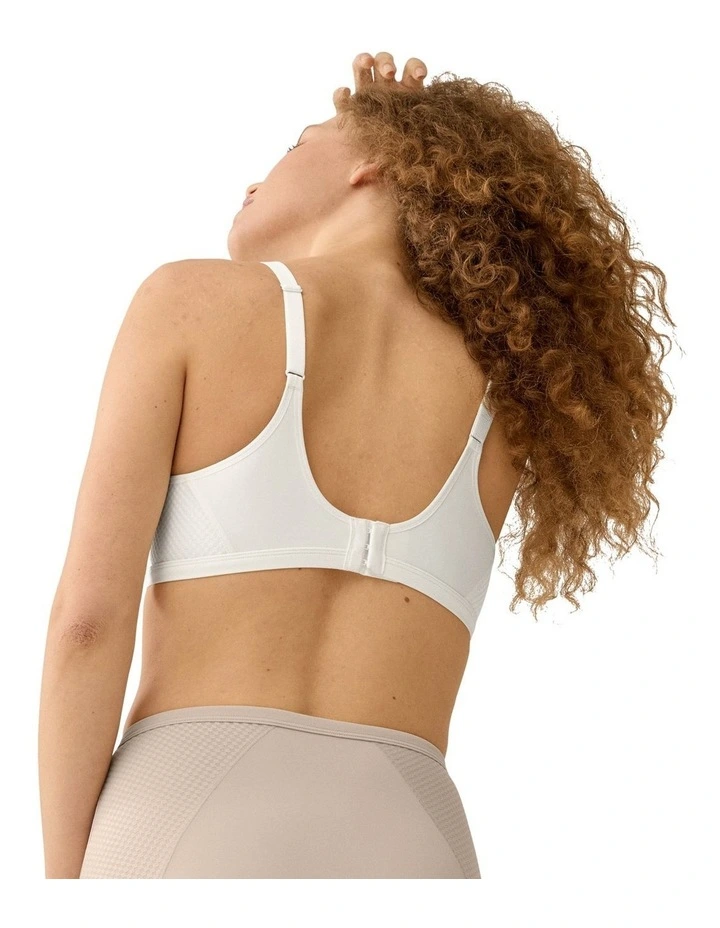 Dynamic Comfort Wirefree Moulded Minimiser Bra image 5