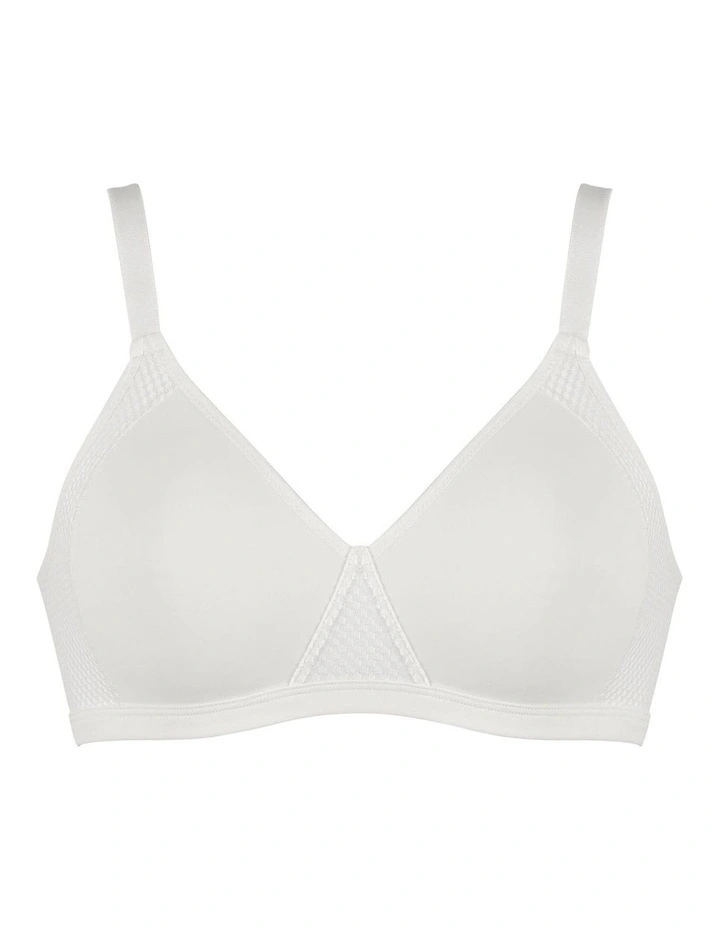 Dynamic Comfort Wirefree Moulded Minimiser Bra image 6