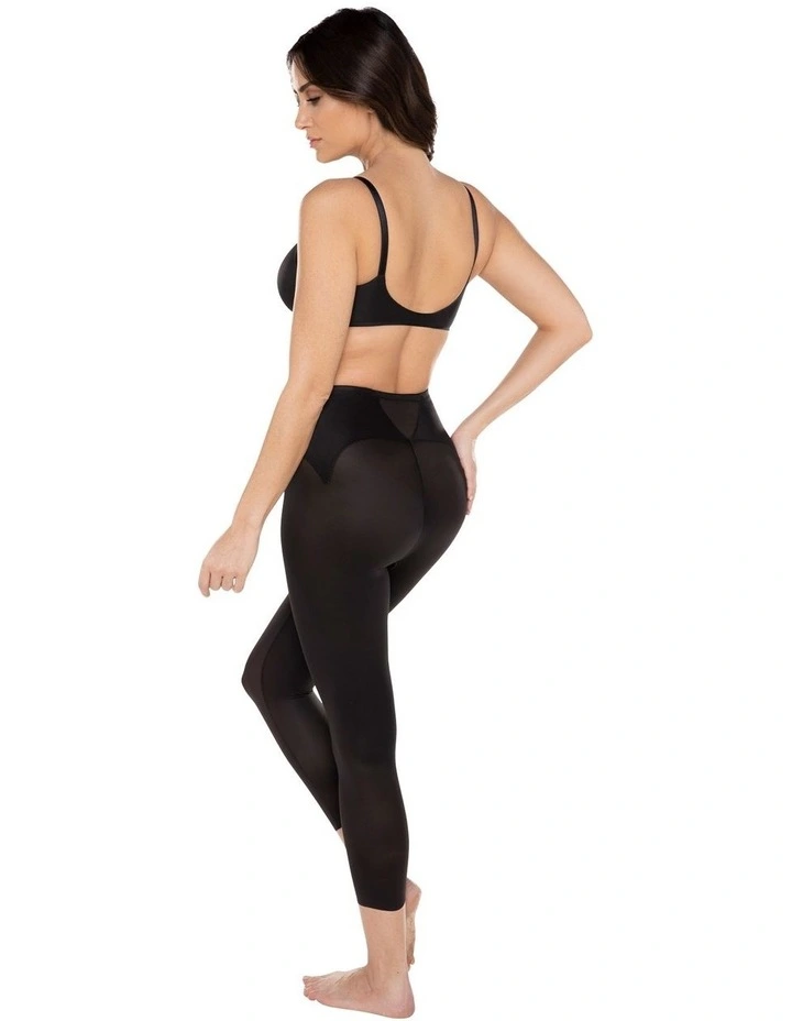Flexible Fit Waistline Shaping Pantliner image 3