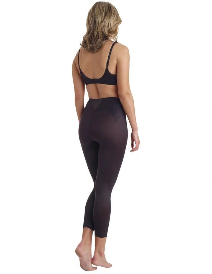 Flexible Fit Waistline Shaping Pantliner image 6