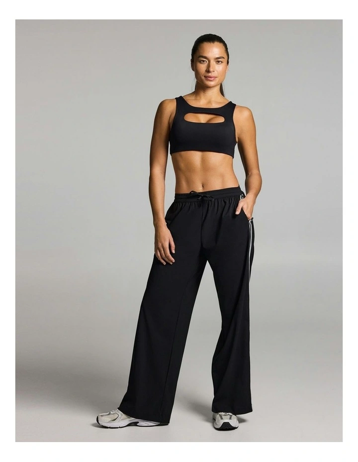 Keyhole Medium Support Sports Bra Black image 5