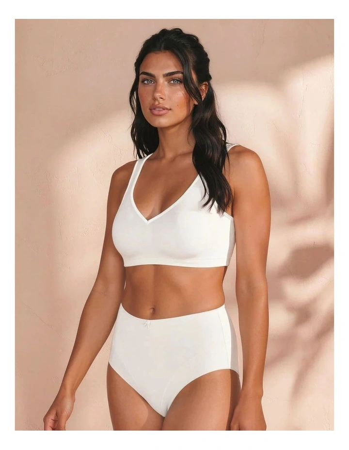 Seamless Unlined Wide Strap Comfort Bra image 3