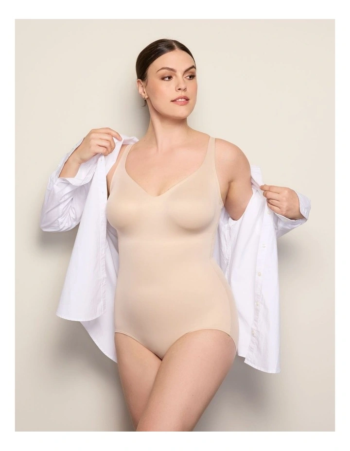 Wonderful U Underwired Shaping Bodysuit image 3