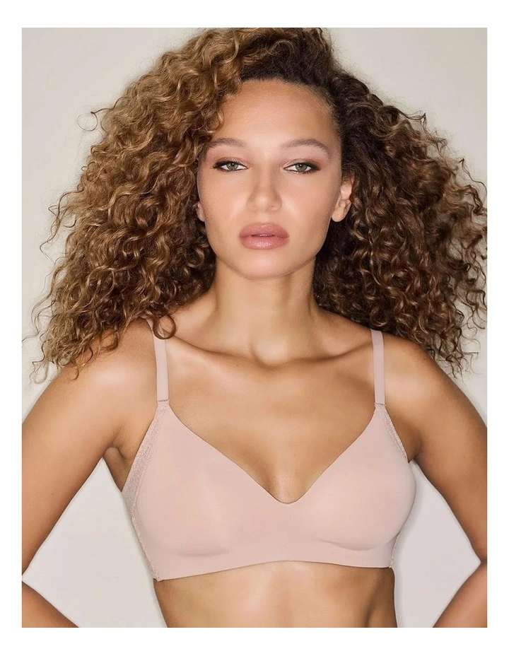 Pretty Smooth Padded Wirefree T-Shirt Bra With Lace image 3