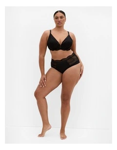 Lia Shorty in Black