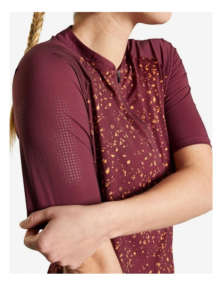 ST 500 Short-Sleeved Mountain Bike Jersey Top in Burgundy image 2
