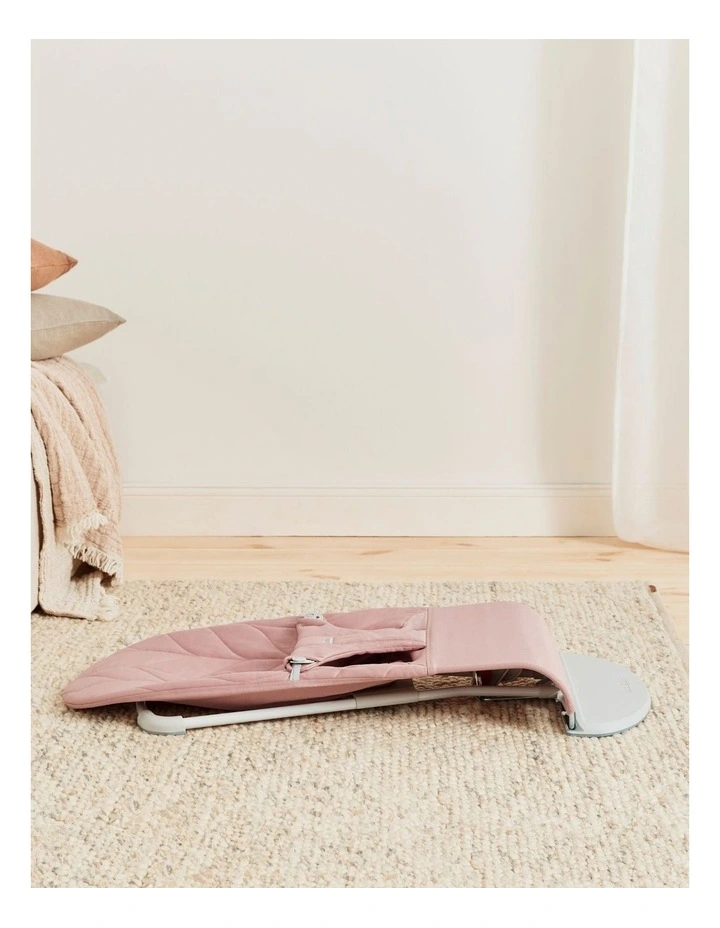 Bouncer Bliss - Woven, Petal quilt, Dusty pink image 2