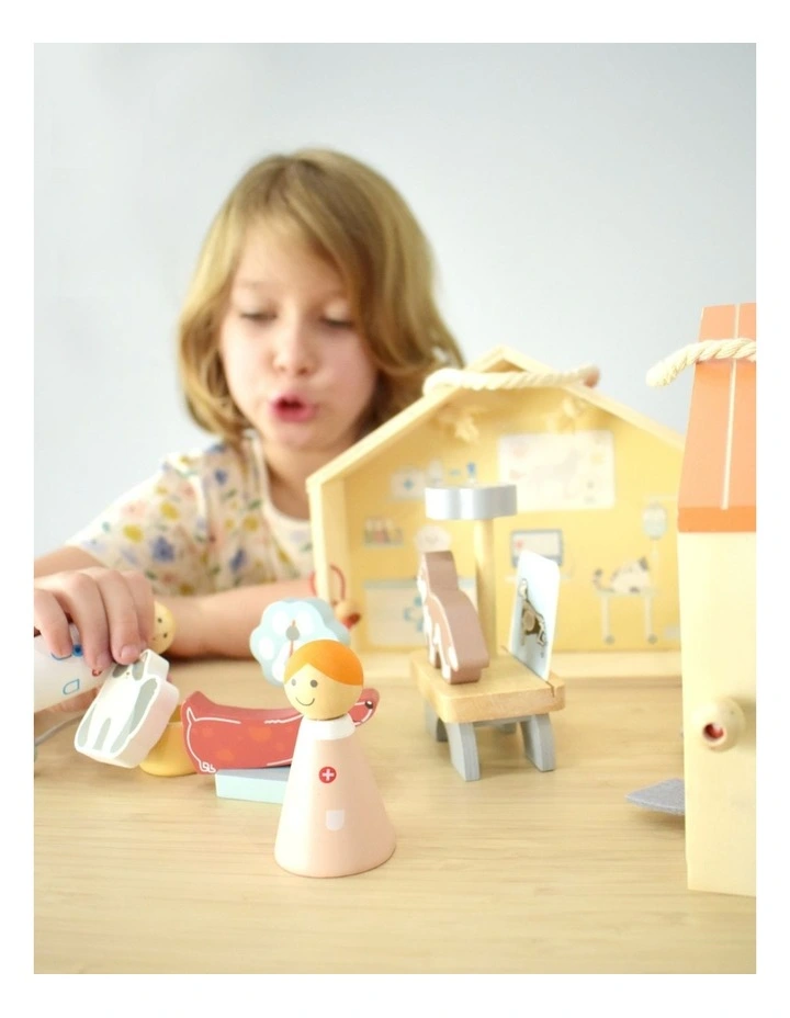 Kaper Kidz Wooden Portable Veterinary Pet Hospital Playset Kids 3 Years image 2