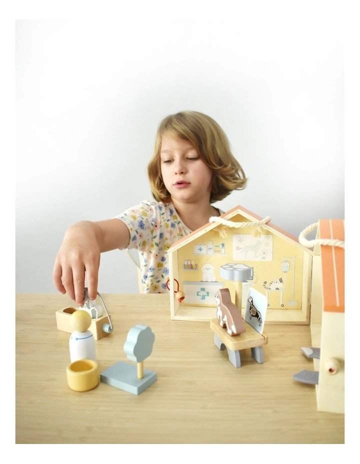 Kaper Kidz Wooden Portable Veterinary Pet Hospital Playset Kids 3 Years image 4
